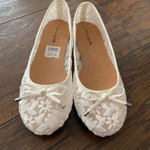 American Eagle Girls White Ballet Flats 2.5